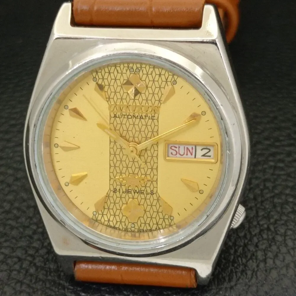 Vintage 1985 Citizen Automatic Mens Silver Watch W/daydate & Gold accents